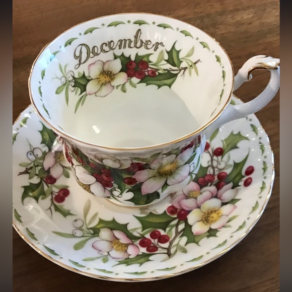 Royal Albert DECEMBER Flower of the Month tea cup and Saucer Made in England - Picture 1 of 6